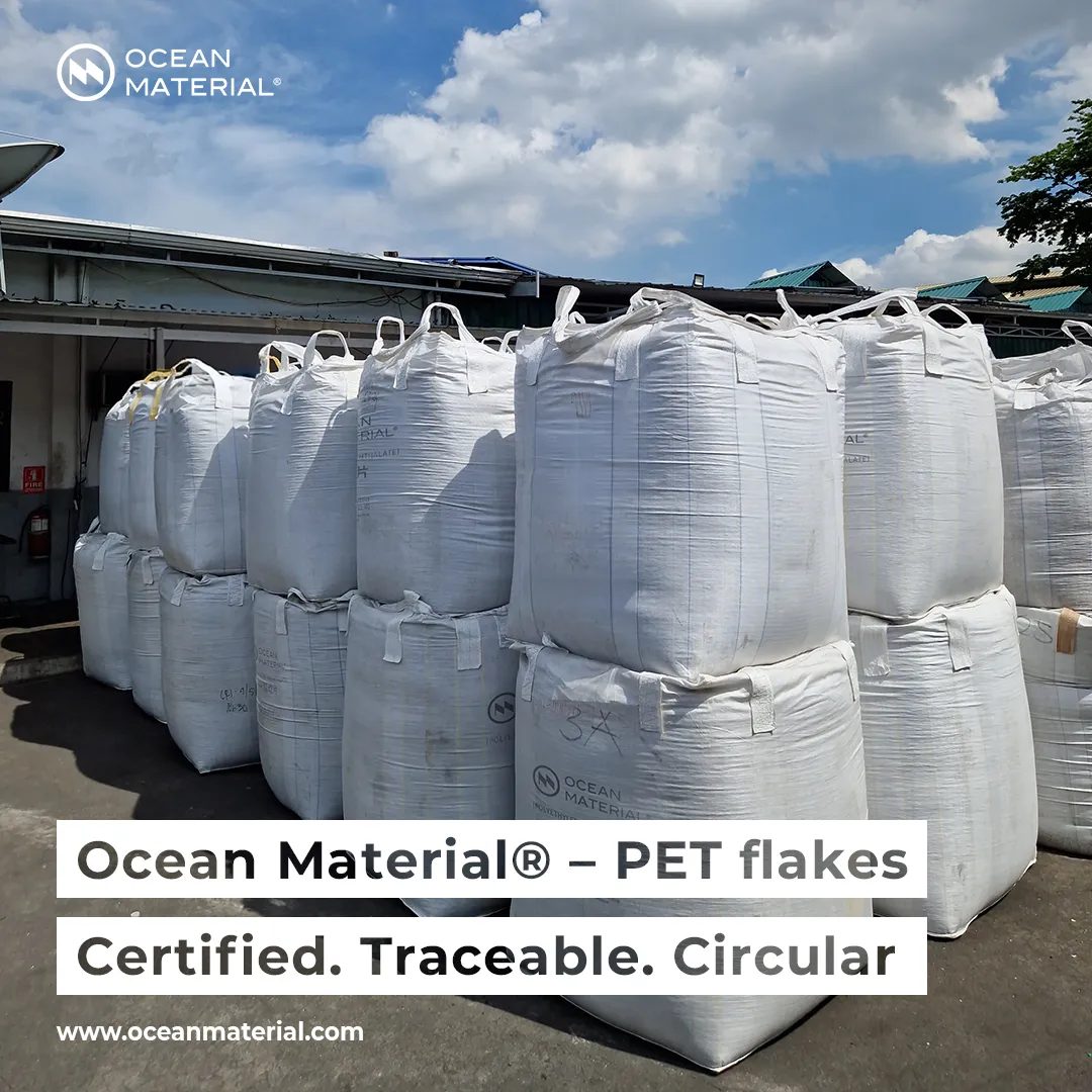 Final product: certified PET flakes from Ocean Material stored in large sacks, ready for delivery. Text overlay reads: “Ocean Material – PET flakes. Certified. Traceable. Circular”.