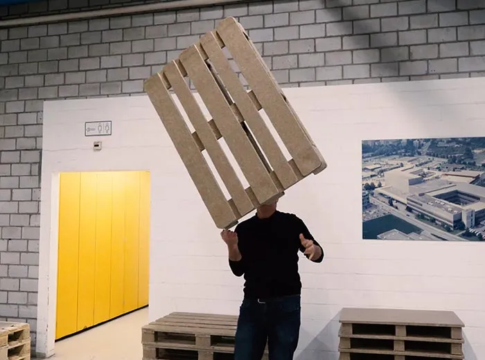 W2P pallet made from fibre-composite material