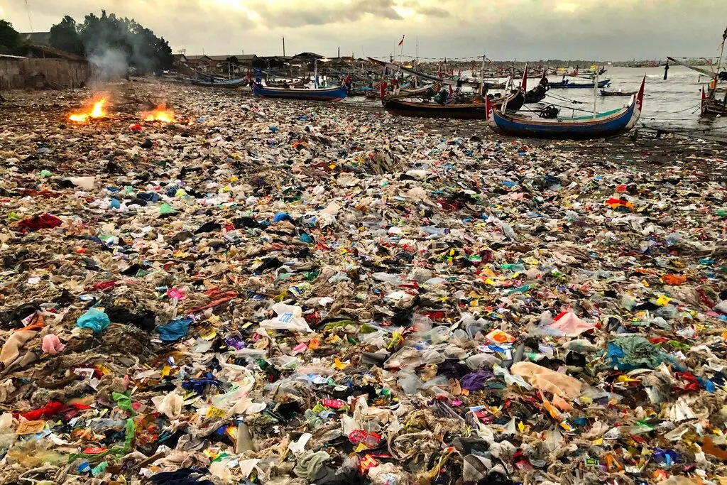 Beach covered with plastic waste illustrating plastic pollution statistics – severe plastic pollution impacting oceans and communities